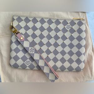 ❗️SOLD❗️Louis Vuitton City Wristlet